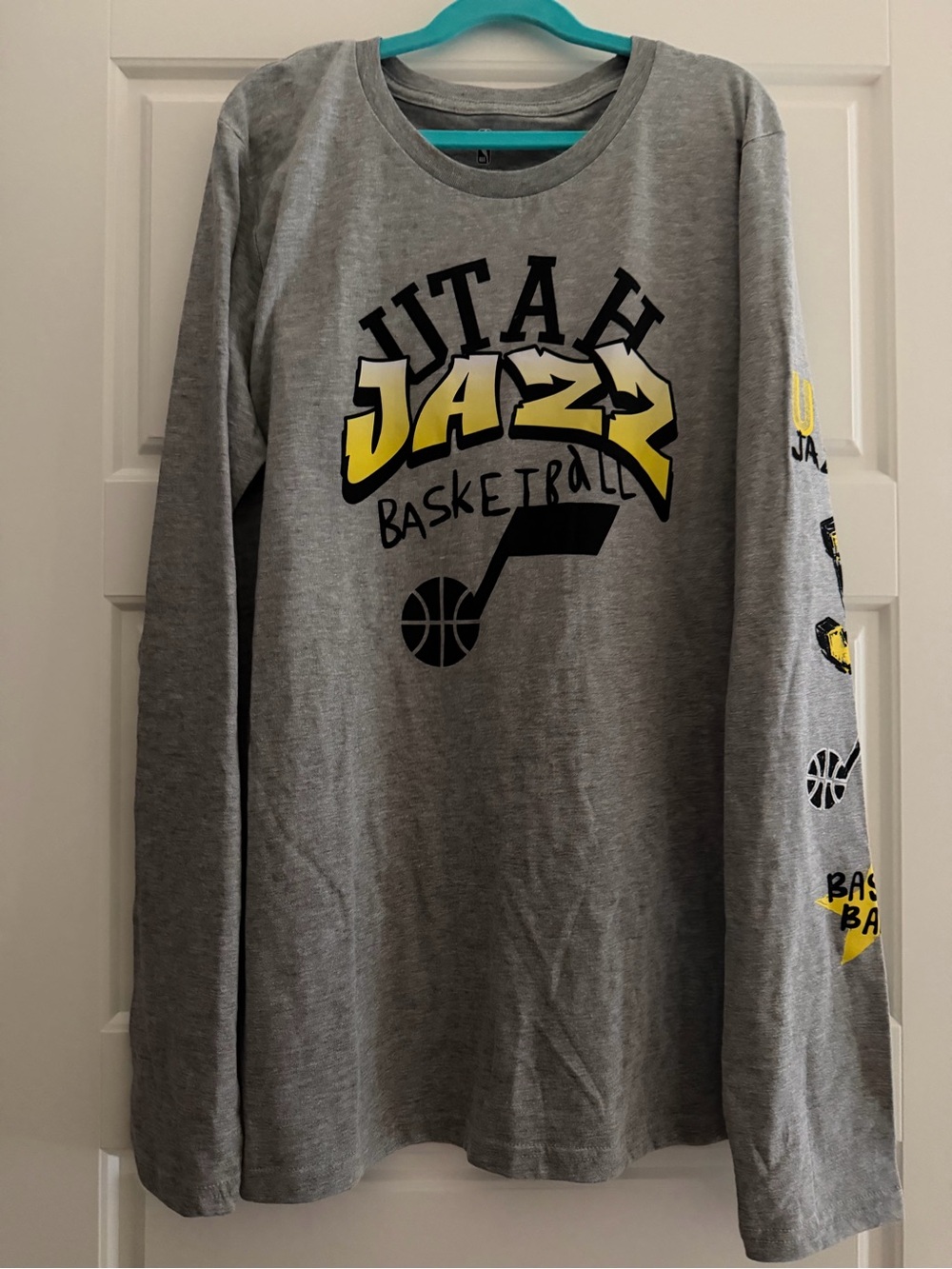 Nike Kids Long Sleeve Utah Jazz Gray Yellow Graphic Tee